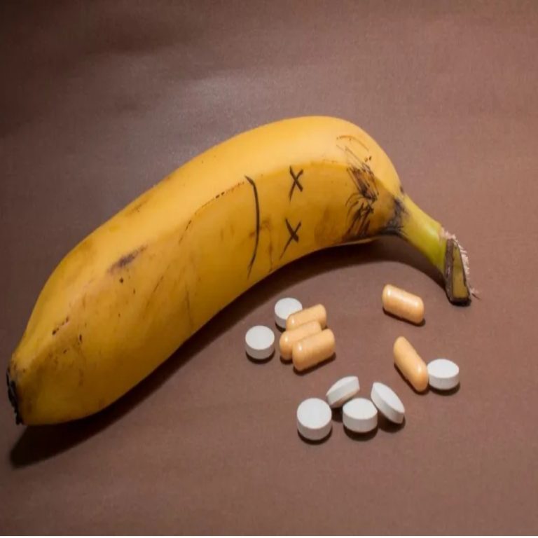 Nigdy nie jedz bananów podczas przyjmowania tego leku. Wiele osób prawdopodobnie o tym nie wie…