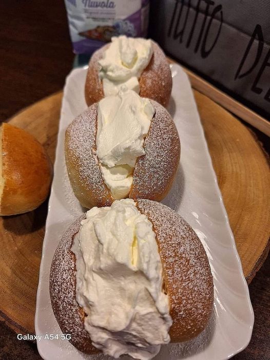 Domowe włoskie maritozzi